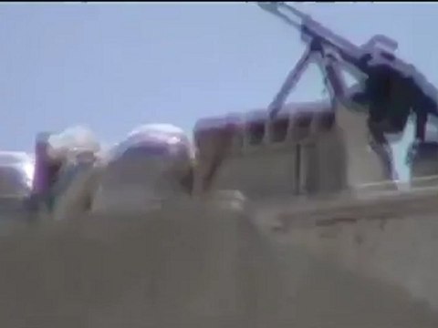 فري برس حماة المحتلة تمركز الشبيحة على اسطح الابنية حي الاربعي 22 4 2012 Hama