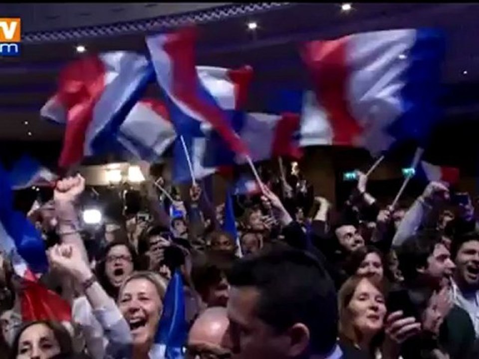 Présidentielle : Sarkozy veut 3 débats avant le second tour, Hollande ironise