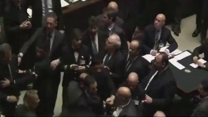 Roma - Sfiducia a Bondi, si sfiora la rissa in aula