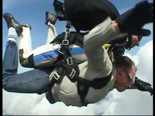 nico et son  saut en parachute