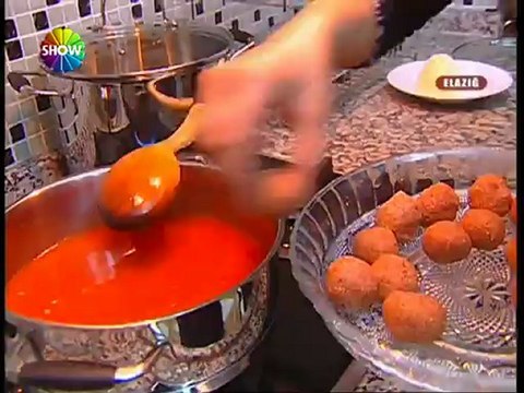 Vahe'nin Sofrası - İçli Köfte Yapılışı