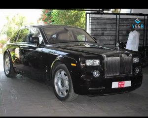 Chiranjeevi In Rolls Royce On Hyderabd Road Video