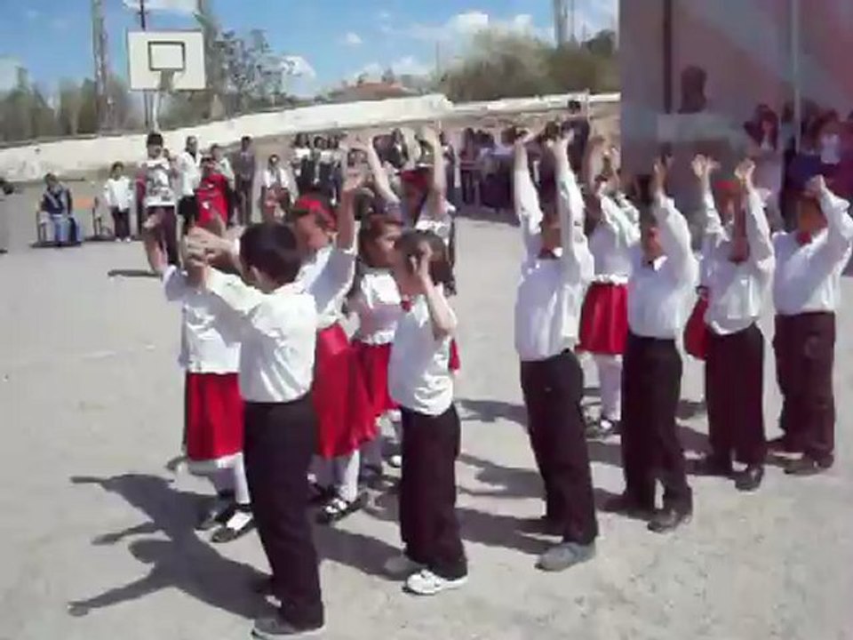 23.04.2012 1.sınıfların gösterisi