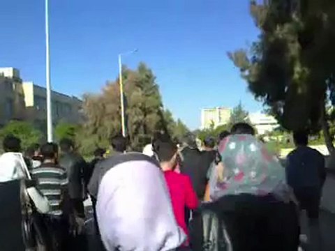 فري برس حلب مظاهرةصباحية في كلية المعلوماتية جامعة حلب 23 4 2012 جـ3 Aleppo