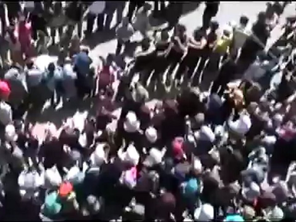 فري برس حمص الرستن مظاهرة اثناء زيارة المراقبين الدولين إلى مدينة الرستن 22 4 2012 Homs Syria