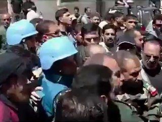 فري برس حمص الرستن المراقبين يشاهدون الدبابات بأعينهم22 4 2012 Homs Syria