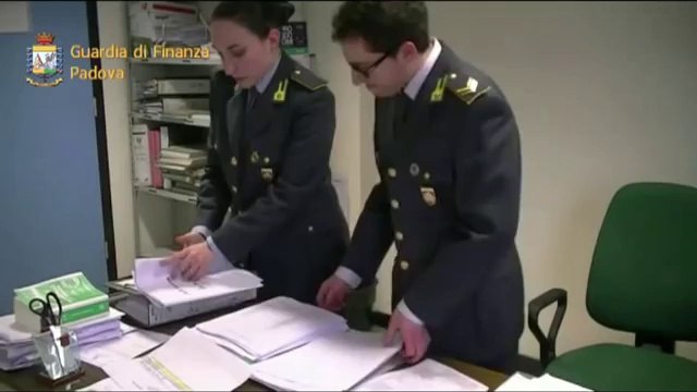 Padova - Finti poveri in case popolari, con mercedes e maxibar (24.02.12)