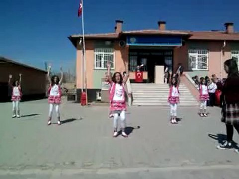 HASAKÖY ŞEHİT CEMAL ÖZCAN İ.Ö.O 4A MÜZİKLİ OYUN GÖSTERİSİ