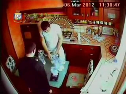 Firenze - Droga, scoperto un laboratorio per la lavorazione della cocaiana (19.03.12)