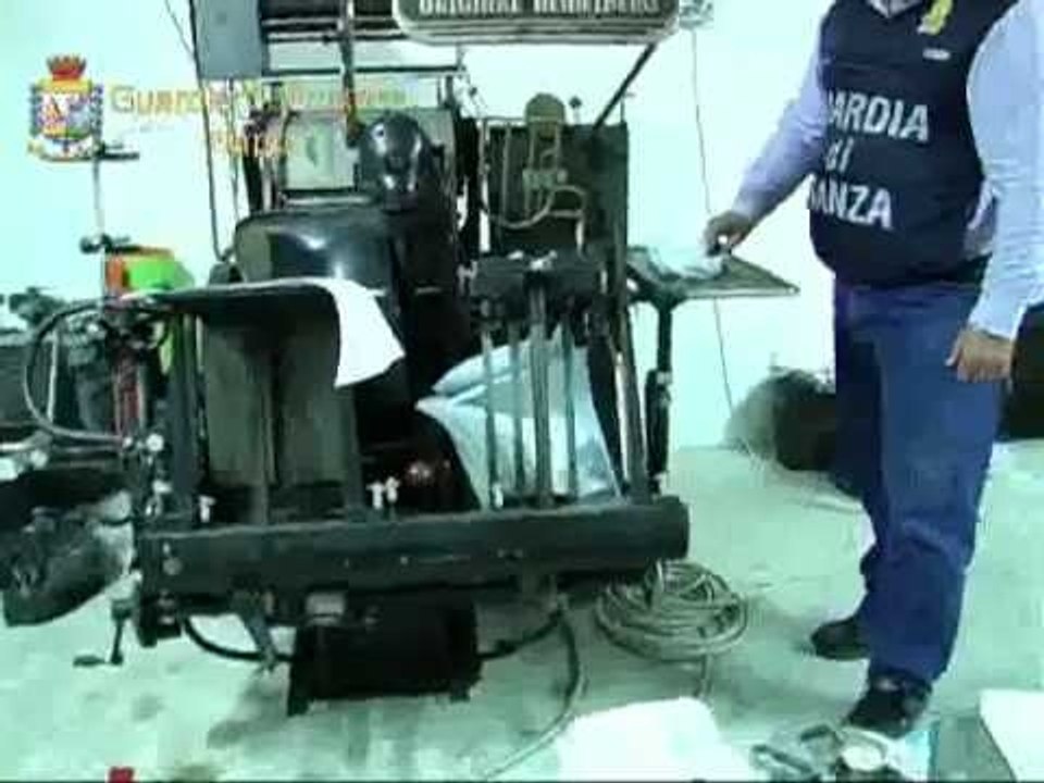 Vitulazio (CE) - La GdF scopre zecca clandestina, tre arresti (29.03.12)