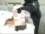 Bari - Tre tonnellate di sigarette sequestrate al Porto (20.04.12)