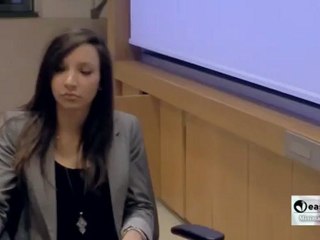 Minimal Woman | Less is more!