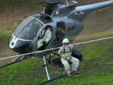 Réparation en hélicoptère d'une ligne à haute tension