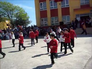 Tuttu Fırlattı 23 nisan