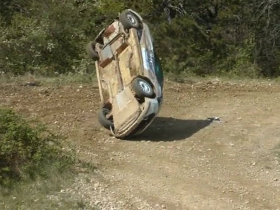 sortie de route de la 207 n°62  rallye terre de l'auxerrois 2012