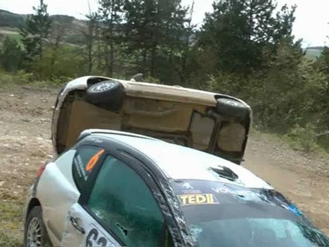 sortie de route de la 207 n°68 rallye terre de l'auxerrois 2012