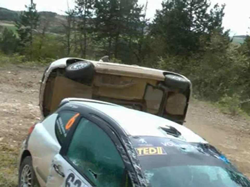 sortie de route de la 207 n°68  rallye terre de l'auxerrois 2012