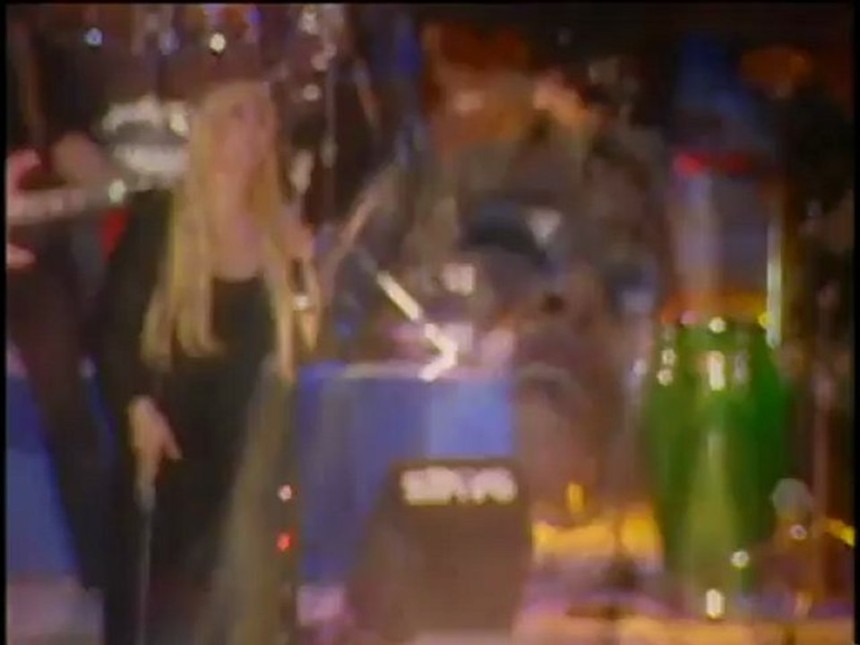 Zerrin  ÖZER   "ŞİMDİ  HAYELLERDESİN  "