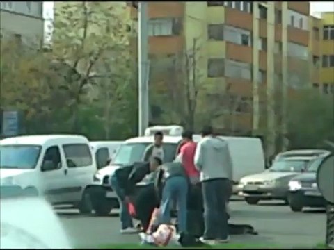 Une roumaine accidentée se fait voler