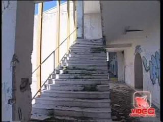 Napoli - Topi e degrado nell'ex casa dello studente