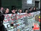 Napoli - Protestano gli abitanti delle vele di Scampia