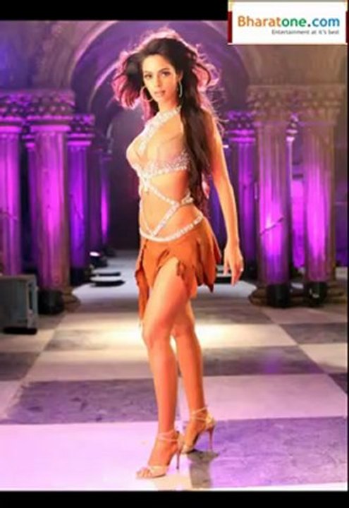 Mallika hot stills in  Tamil movie Oosthi