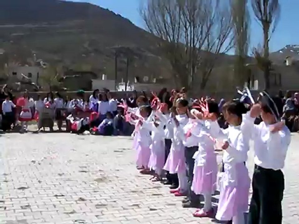 Niğde Merkez Narköy İ.Ö.O 4/A Sınıfı 23 Nisan 2012 Etkinlikleri "Senden Başka Oyunu"