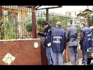 Napoli - Contraffazione, operazione "attaccabottone''