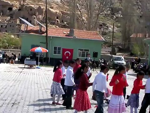 Niğde Merkez Narköy İ.Ö.O 3/A Sınıfı 23 Nisan 2012 Etkinlikleri Kızlara Erkekler Oyunu
