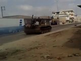 فري برس حلب الاتارب تجول دبابات جيش الاسد بشوارع الاتارب 24 4 2012 Aleppo