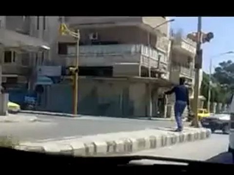 فري برس حماه المحتلة حي المناخ و بداية التكيه اضراب حداد على مجزرة حي الاربعين بحماة 24 4 2012 Hama