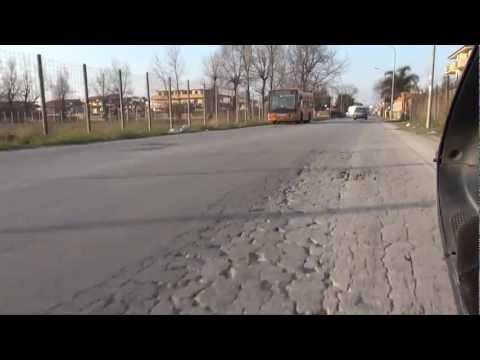 Gricignano (CE) - Buche e pericoli in Via della Libertà (14.02.12)
