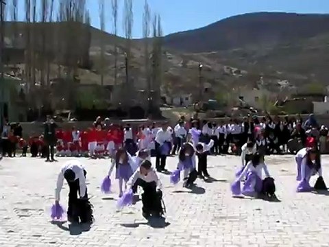 Niğde Merkez Narköy İ.Ö.O 6/A Sınıfı 23 Nisan 2012 Etkinlikleri Waka Waka Oyunu