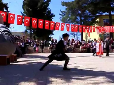 Gülek Atatürk İ.Ö.O. 3. Sınıf 23 Nisan 2012 Kafkas Halk Oyunları 2. Bölüm