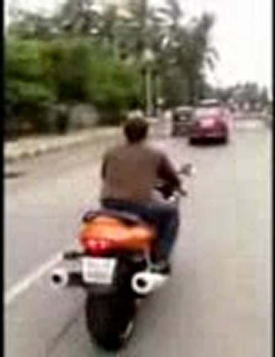 Salman_On_Bike