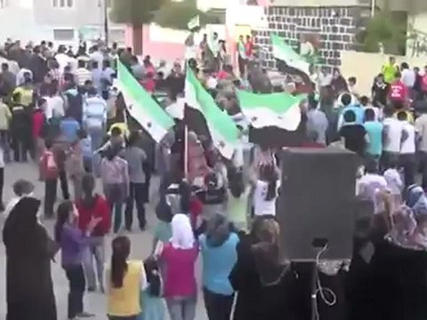 فري برس درعا البلد مظاهرة حاشدة نصرة للمدن المنكوبة وتطالب بتسليح الجيش الحر 24 4 2012 ج2 Daraa