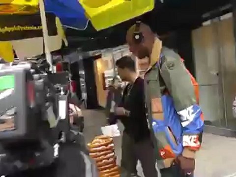 Kim Kardashian, Kanye West Hold Hands