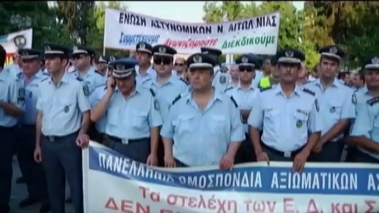 Grecia - Ad Atene la protesta di poliziotti, vigili del fuoco e agenti