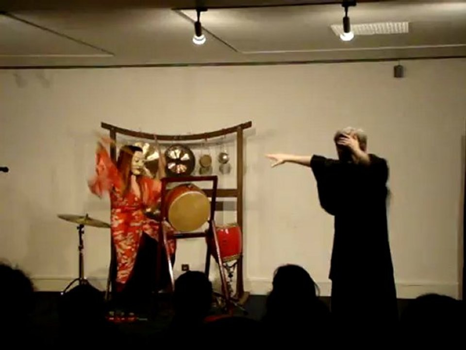 3-Extrait Spectacle "Le samouraï d'un pouce" avec Pascal Fauliot (conteur) et Emiko Ota (chant et percussions)
