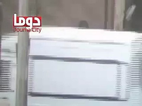 فري برس ريف دمشق الأمن والشبيحة يفرضون حالة حظر التجوال دوما 1 5 2012 Damascus