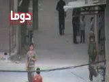 فري برس ريف دمشق الأمن و الشبيحة في اقتحام مدينة دوما 1 5 2012 Damascus