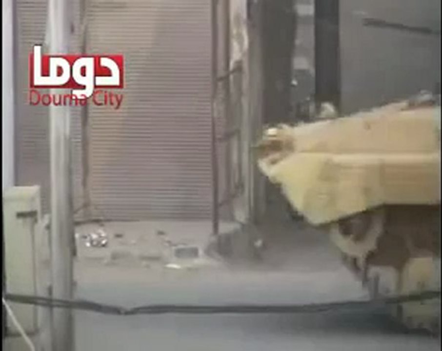 فري برس ريف دمشق اقتحام مدينة دوما بالمدرعات 1 5 2012 Damascus