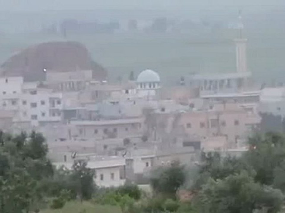 فري برس ريف حلب الأتارب انتشار الشبيحة والقناصة على أسطح المباني العالية وإطلاق نار عنيف وعشوائي 1 5 2012 Aleppo