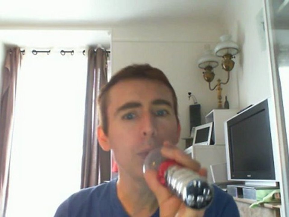 Wiwi égratigne "jeunesse lève toi" de Damien Saez