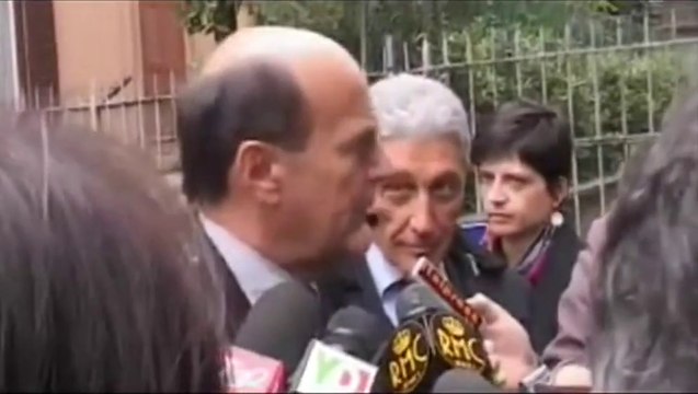 Bersani - Napoli, alle elezioni con i rifiuti per strada. E Berlusconi?