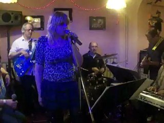 11  16 04 12  Patchwork avec Valérie et Réginald Jambon(guitare) à la Pizza Ggo Dreux