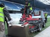 PLEIN CADRE : NOUVEAU STADE, POSE DE LA PELOUSE