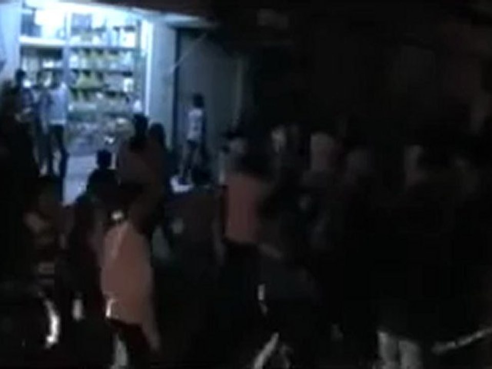 فري برس ادلب مظاهرة مسائية في اريحا نصرة لحماه 25 4 2012 ج2 Idlib