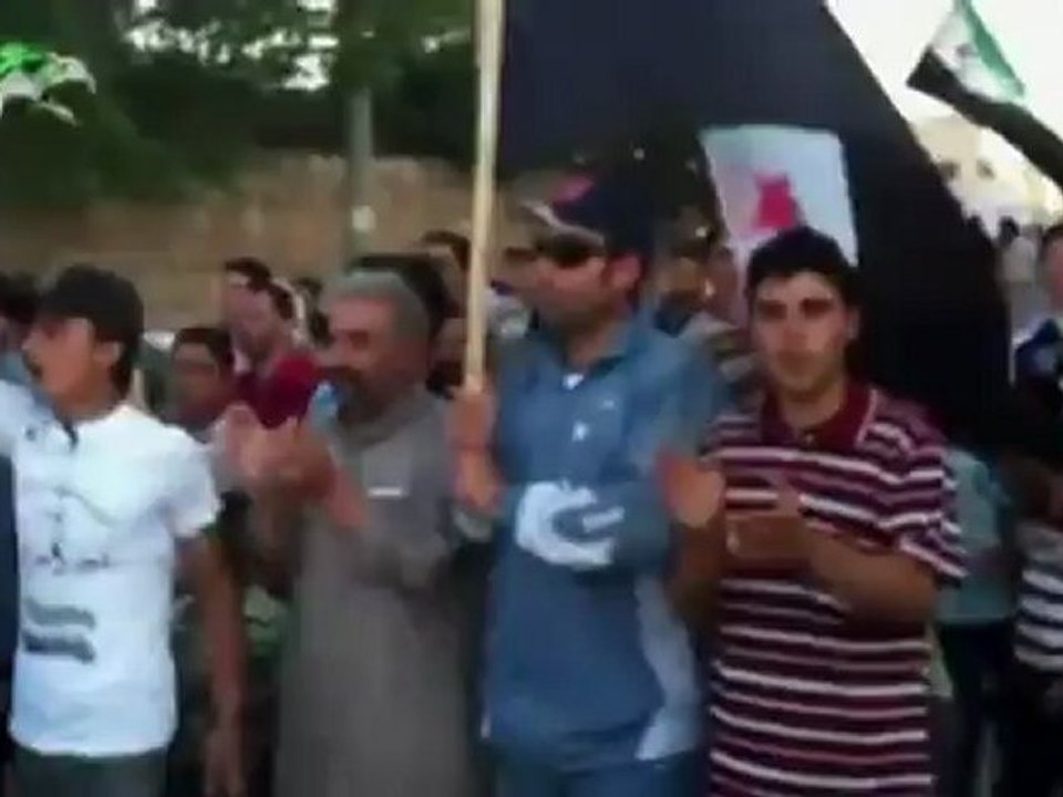 فري برس ادلب مظاهرة سراقب يوم الأربعاء 25 4 2012 Idlib