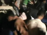 فري برس حماه المحتلة اهالي حي المشاع جنوب الملعب يسحبون الجثث من تحت الانقاض  25 4 2012 Hama